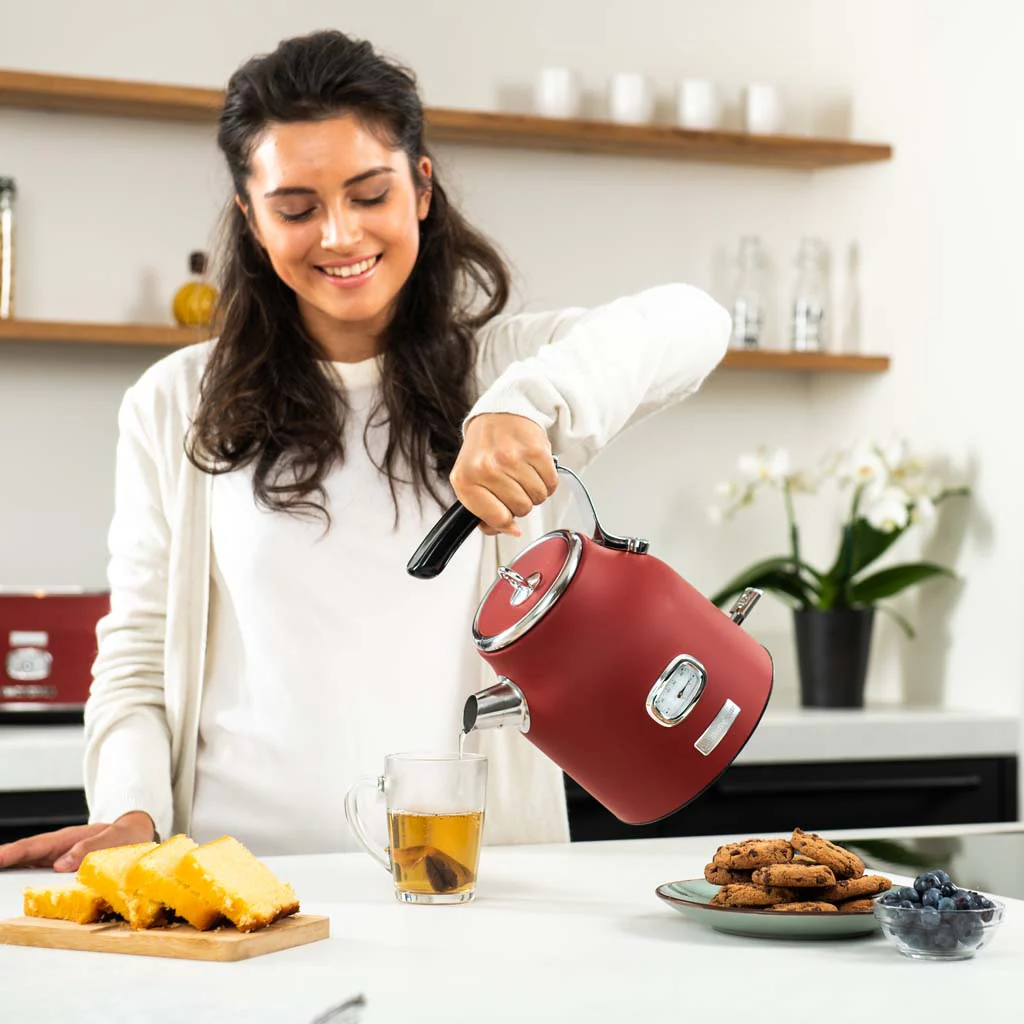 1.7L Retro Series Electric Kettle - Red - Image 5