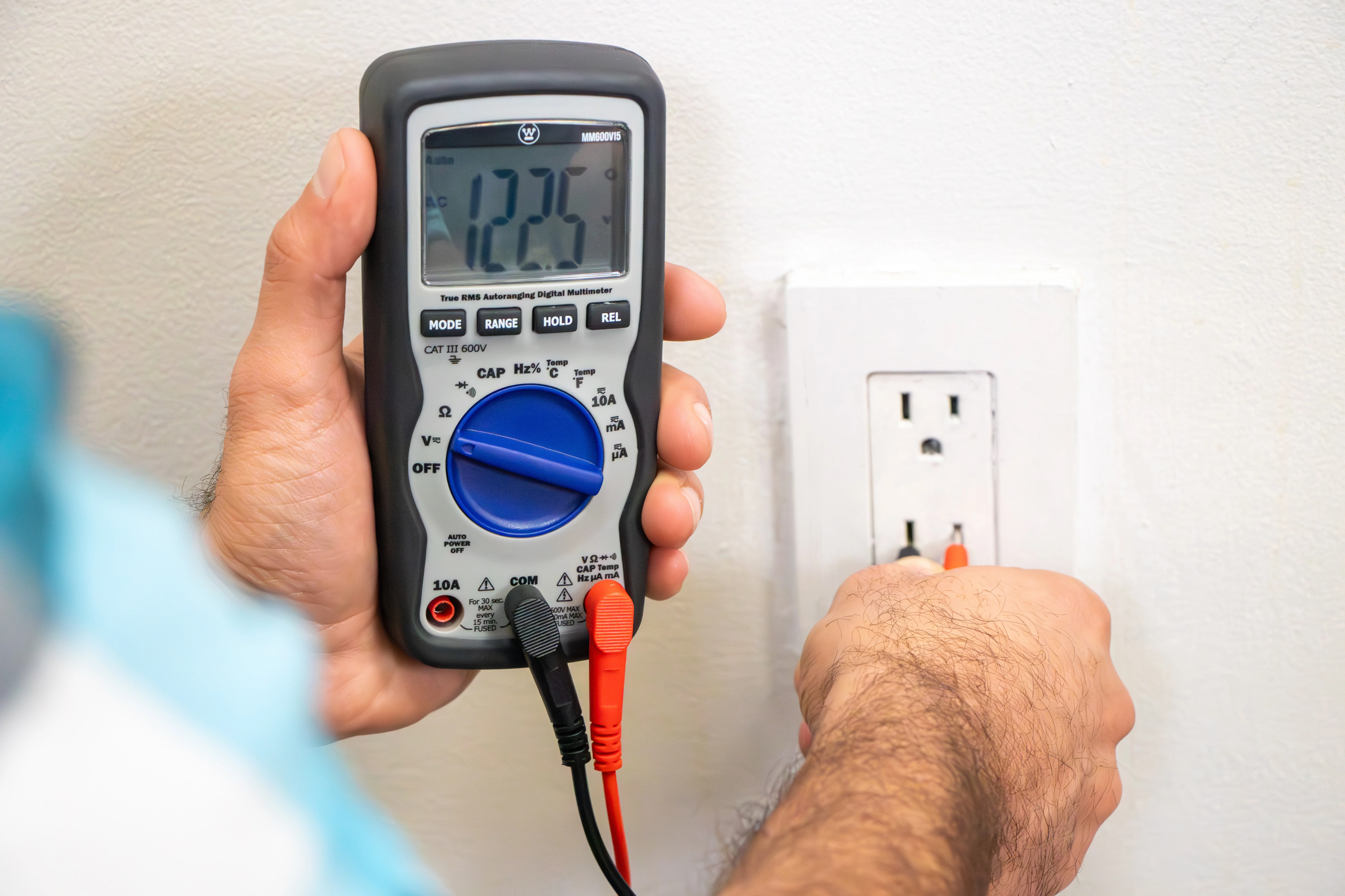 True RMS Auto ranging Multimeter with Large Screen - Image 8